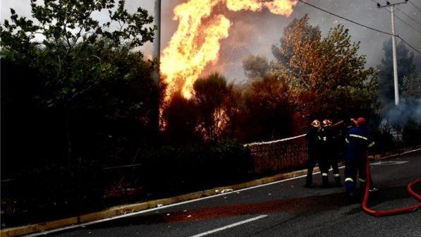 Incendi Atene, Macedonia offre 100mila euro alla Grecia