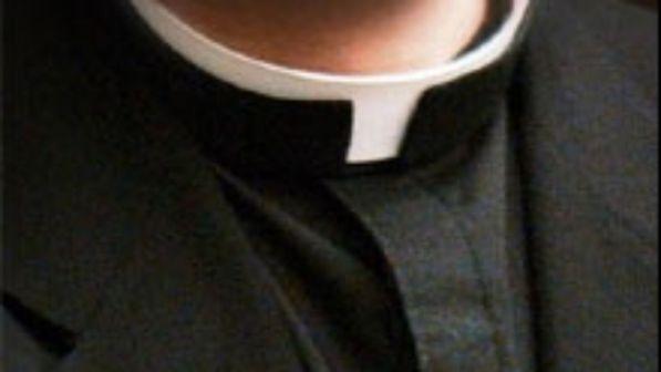 Avellino, inviava messaggi hot a uomini sposati: sacerdote rimosso