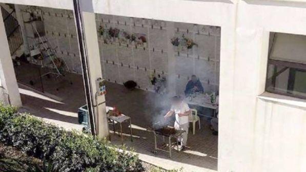 Siracusa, grigliata al cimitero di Melillo: denunciate 4 persone