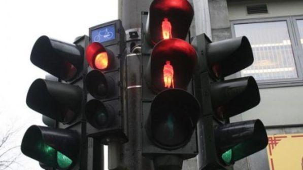 A Verona i semafori intelligenti: fanno passare le ambulanze in codice rosso