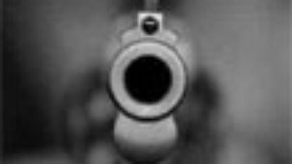 Spari durante lite in un pub a Ostia, un ferito grave