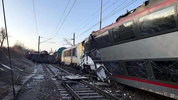Scontro tra due treni in Lussemburgo, diversi feriti: due sono gravi