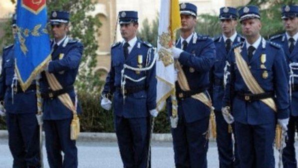 Vaticano, la gendarmeria ha già in dotazione i taser
