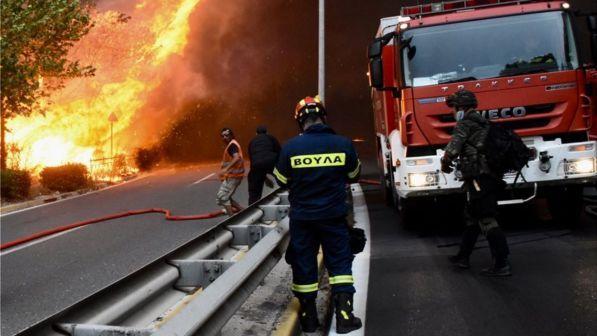Incendi in Grecia, Atene "indebolita" dai tagli alla Protezione civile
