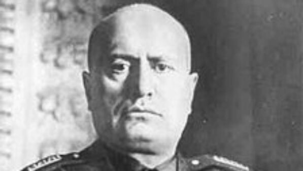Rimini, tappezzò il centro con volantini pro Mussolini: condannato a sei mesi