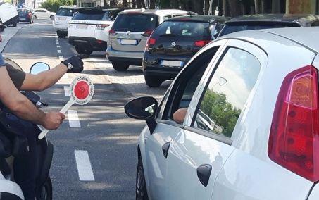 Smartphone al volante, arrivano pene severe