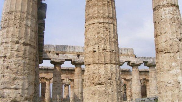 Paestum, dagli scavi riemerge monumento dorico