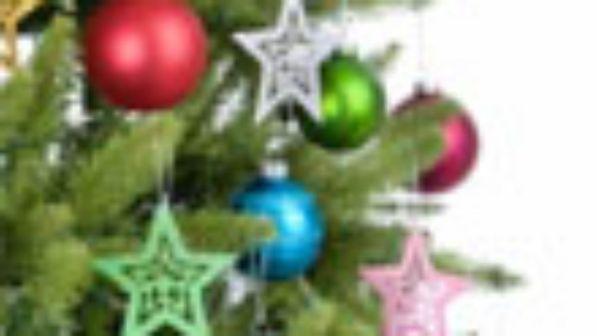 Natale, Coldiretti: gli alberi finti inquinano 10 volte più di quelli veri