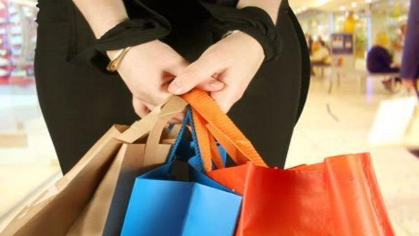 Al via i saldi estivi, Confcommercio: spesa pro capite di 100 euro