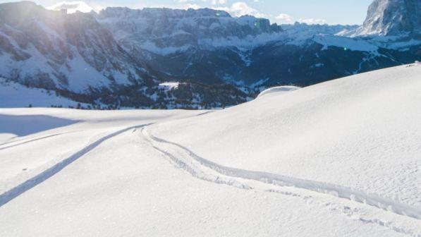 Valle di Susa, bambina di 9 anni muore schiantandosi con gli sci contro una barriera frangivento