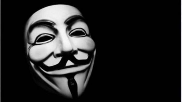 Napoli, arrestati i rapinatori che si travestivano da Anonymous