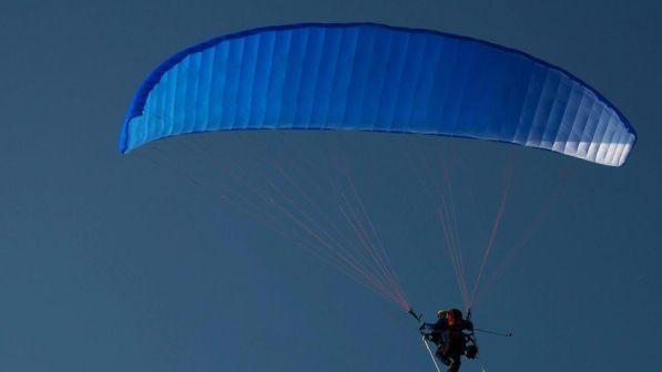 Udine, un uomo è morto precipitando con parapendio da monte Chiampon