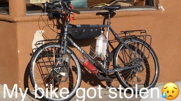 Milano, gli rubano la bici con cui sta viaggiando per l'Europa: ragazzo giapponese chiede aiuto su Facebook