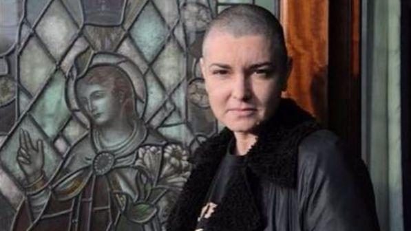 Sinead O'Connor annuncia sui social: "Devo tornare in ospedale"