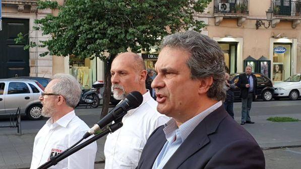 Forza Nuova, Roberto Fiore: "Faremo causa a Facebook" | CasaPound: pronti a class action