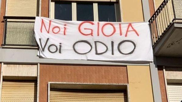 Striscioni contro Salvini, il pm: "No offese ma critica politica"