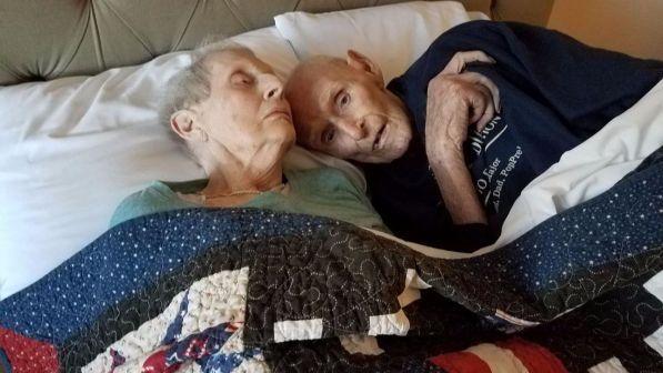 Usa: sposati da 71 anni, muoiono lo stesso giorno mano nella mano