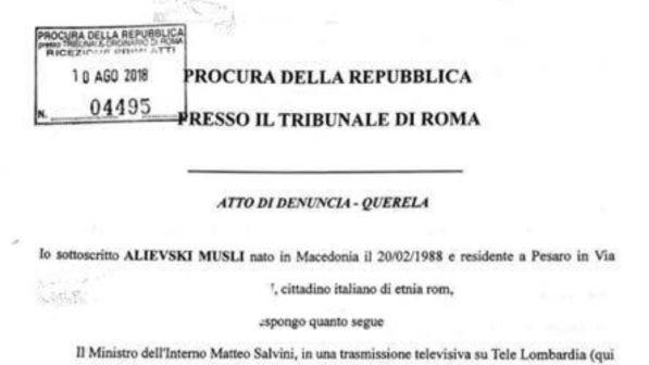 Roma, cittadino italiano di etnia rom denuncia Salvini per odio razziale: "E' ora di dire basta"