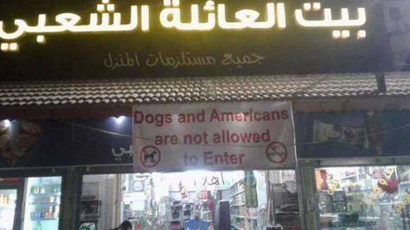 Gerusalemme capitale, un negozio palestinese bandisce cani e americani