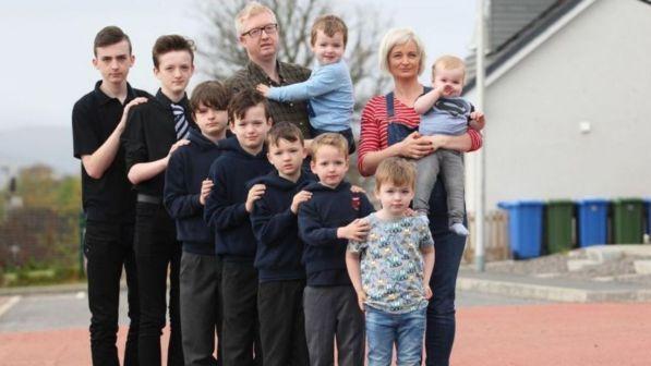 Gran Bretagna, fiocco rosa per una famiglia scozzese: dopo 10 figli maschi arriva la prima femmina