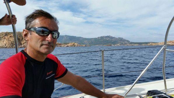 M5S, il recordman di assenze Andrea Mura si difende: "Faccio politica in barca" | Il movimento: "Allora si dimetta"