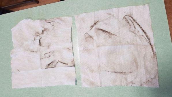 Ilva, polvere nera sui banchi di scuola: la foto diventa virale