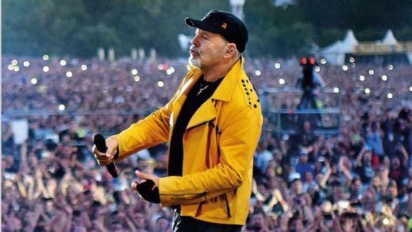 Vasco Rossi: "Ci rivediamo negli stadi la prossima estate"
