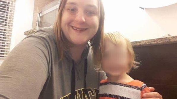 Usa, bimba di 3 anni salva la madre svenuta in strada