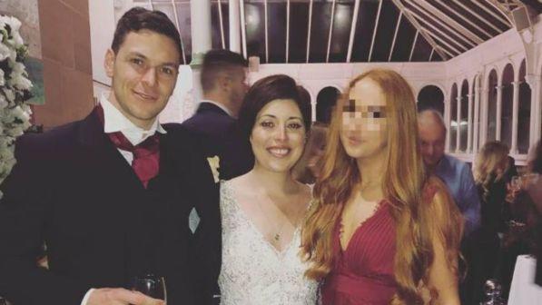 Gb, muore di cancro a 31 anni ma realizza il suo sogno: si sposa con l'uomo di una vita