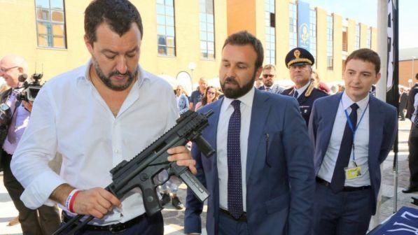 M5s, Grillo contro Salvini: "Affronti la criminalità organizzata" | Vicepremier: "Se lui ha i superpoteri..."
