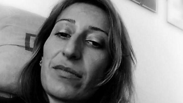Uccisa dal marito, il Comune di Alghero "adotta" i figli