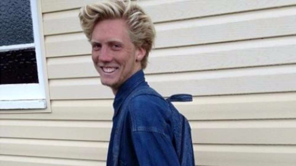 Australia, surfista azzannato da uno squalo: salvo grazie al pronto intervento degli amici