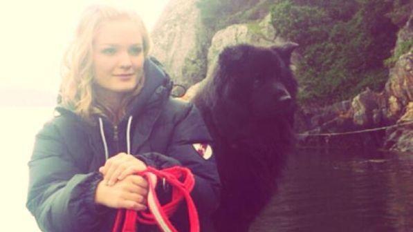 Salva un cane mentre è in vacanza nelle Filippine, muore due mesi dopo per aver contratto la rabbia