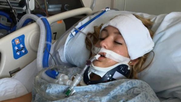 Usa, in coma etilico a 15 anni: mamma pubblica foto su Facebook per sensibilizzare gli adolescenti