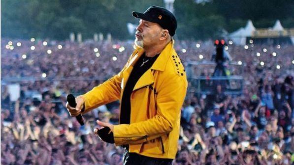 Vasco Rossi contro i "social-mentecatti": "Niente e nessuno mi può condizionare"
