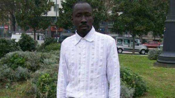 Militare ferito a Milano, il senegalese che ha fermato l'aggressore: "Ho trovato una catena e l'ho steso"
