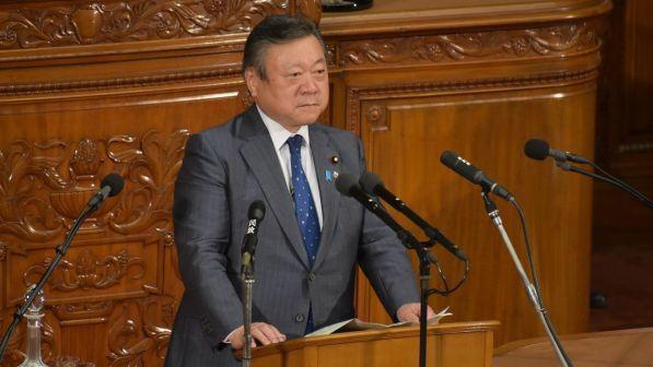 Giappone, il ministro per la sicurezza informatica: "Non ho mai usato un pc"