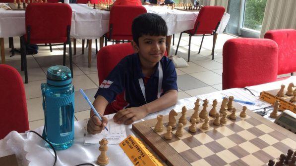 Gb, a 9 anni è un prodigio degli scacchi: la sua famiglia evita il rimpatrio