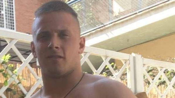 Giovane morto ai Parioli, la fidanzata: "Mia la scritta, ma era un gioco"