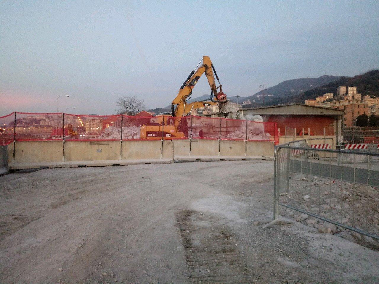 Genova, Bucci: "Demolita base del pilone 9, lavori avanti veloce"