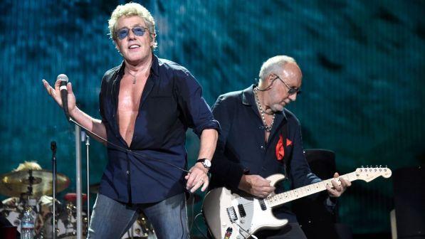 Roger Daltrey perde la voce durante il concerto: gli Who sospendono lo show e cancellano due date