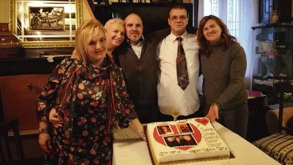 Dopo 45 anni riabbraccia i suoi 5 fratelli, ma all'appello manca ancora una sorella