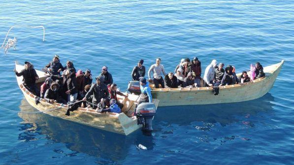 Migranti, Di Maio: Macron fa la morale ma sfrutta lʼAfrica | Fattori-De Falco-Nugnes contro Salvini: adire a Corte Ue