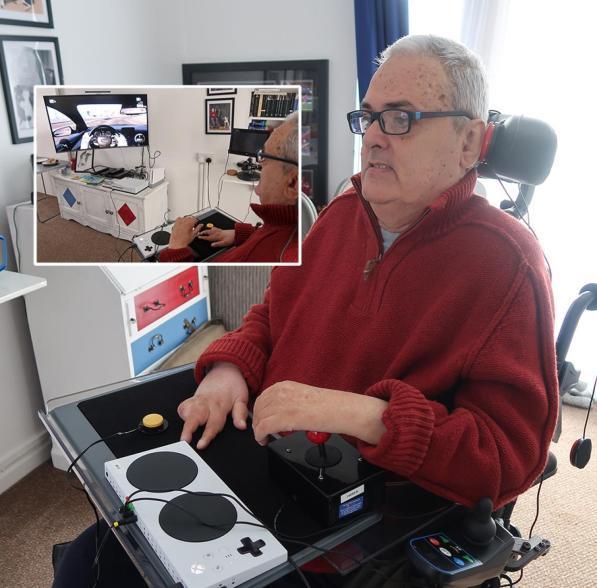 Perde il controllo delle mani dopo una lesione, torna a videogiocare dopo 35 anni