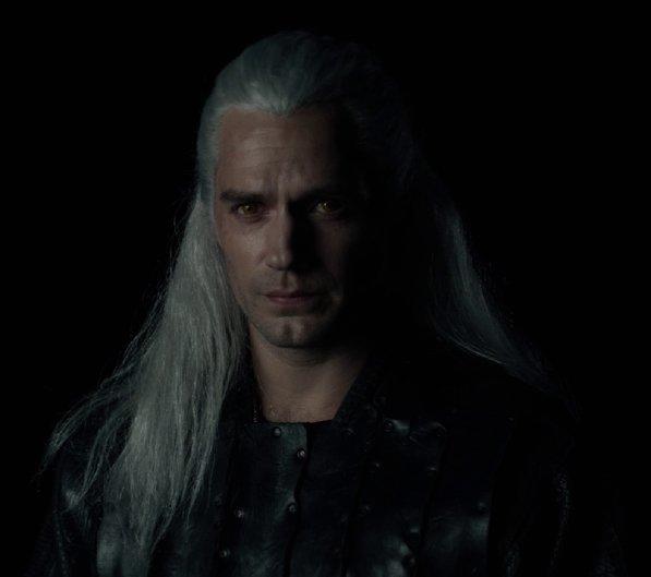Henry Cavill si mostra nei panni di Geralt di Rivia