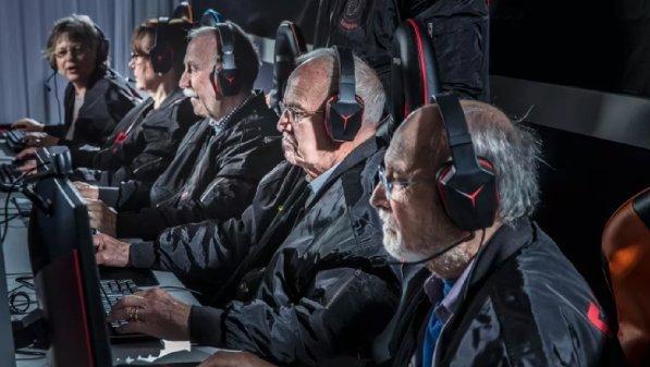 Ecco i Silver Snipers, la prima squadra di videogiocatori over 60