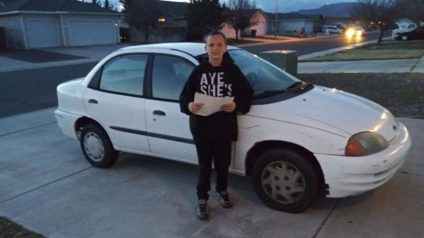 Mamma in difficoltà, 13enne vende l'Xbox per comprarle un'auto
