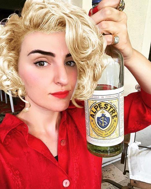 Arisa cambia ancora look... eccola in versione "Marilyn Monroe"