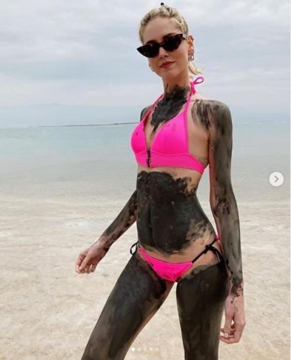 Chiara Ferragni, primo bikini nel Mar Morto