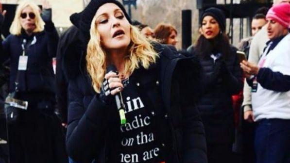 Da Madonna a Miley Cyrus, star in marcia contro Trump: "Vaffa..."